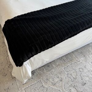 Rachel Zoe Los Angeles New York Black Luxe Faux Fur Throw Blanket 50” x 70”